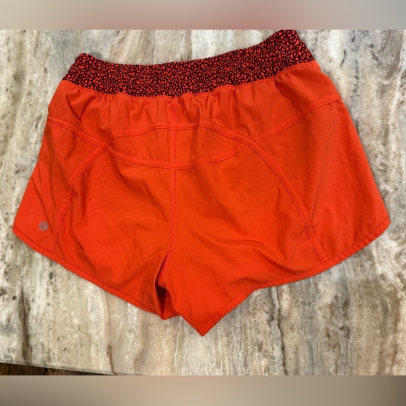 Women’s LULULEMON Tracker Short III Alarming/Miss Mosaic Alarming Red Grape Sz 8 - Picture 5 of 8